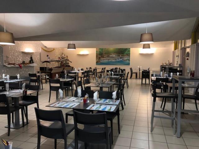 Logis Hotel Le Clos Saint Loup Bram Eksteriør billede